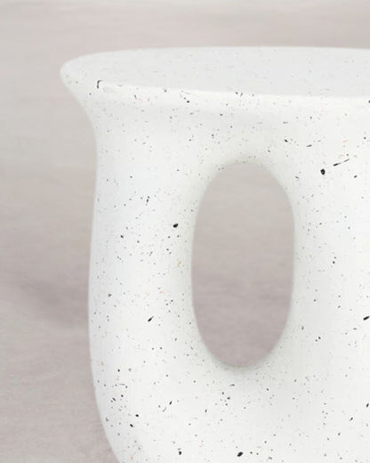 Stilvoller Sofatisch mit geometrischem Look – vielseitig einsetzbar im Wohn- oder Schlafzimmer.