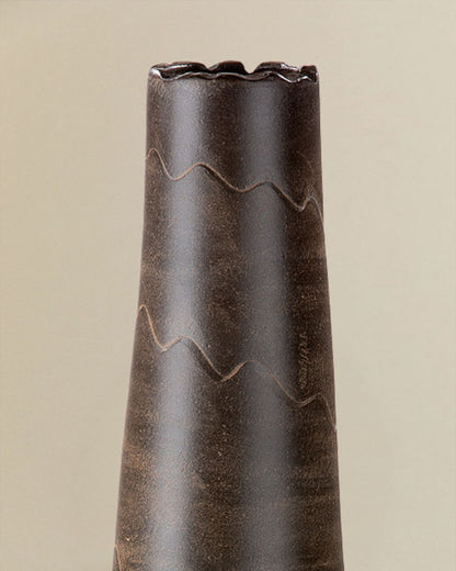 Elegante Keramikvase konisch, modernes Design