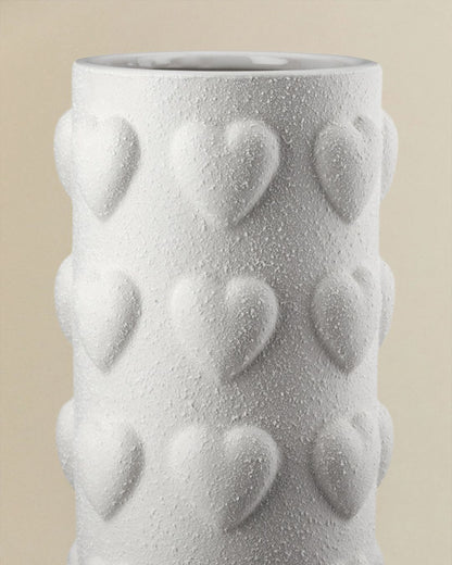 Moderne Herz-Vase aus Keramik in Weiß – stilvolles Wohnaccessoire