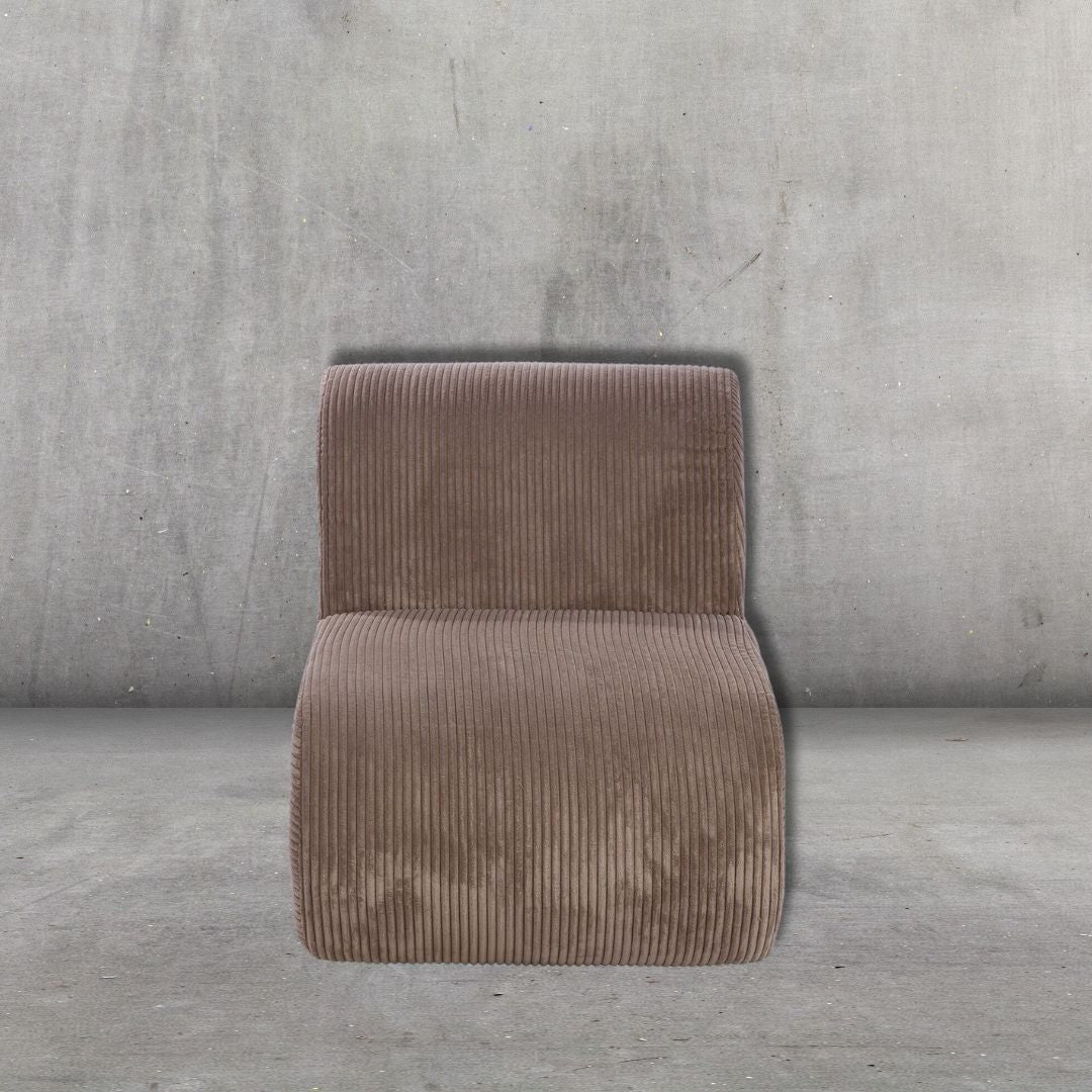 Sessel "Poltrana" in Beige, ideal für Wohnzimmer oder Schlafzimmer